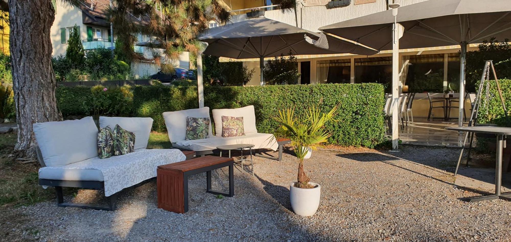 Zimmer mit Queensize-Bett und Balkon